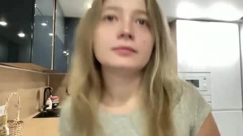 Sarah online show from September 14, 2025, 3:00 pm