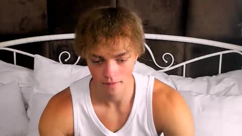 Snapshot of chase_muscular chatting on October 15, 2025, 8:31 pm Chase online show from October 15, 2025, 8:31 pm