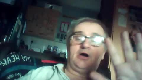 lee online show from August 4, 2026, 7:27 pm