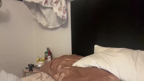 Snapshot of chazdazle chatting on November 5, 2025, 8:47 am Chaz online show from November 5, 2025, 8:47 am