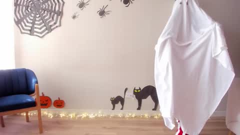 Regina Phalange online show from October 29, 2025, 8:21 pm