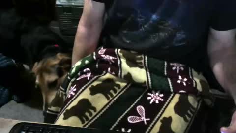 Snapshot of chefy999 chatting on December 1, 2025, 12:10 pm chefy online show from December 1, 2025, 12:10 pm