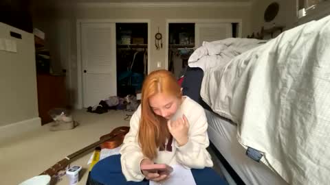 Snapshot of chellybear101 chatting on February 17, 2026, 8:37 pm chellybear101 online show from February 17, 2026, 8:37 pm