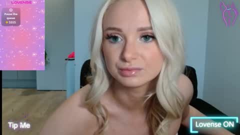 Snapshot of chelseablondeuk chatting on November 13, 2025, 3:33 pm ChelseaBlonde online show from November 13, 2025, 3:33 pm