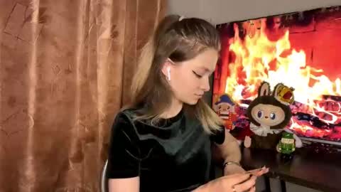 Elizabeth  you can call me Elly online show from January 13, 2026, 8:25 pm