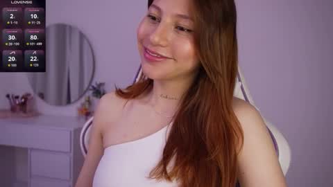 Snapshot of cherry__peach chatting on October 19, 2025, 1:45 pm Holly online show from October 19, 2025, 1:45 pm