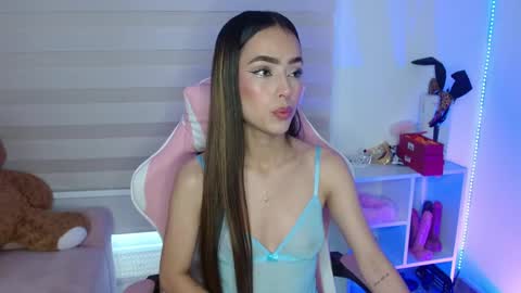 cherry_butterfly online show from November 4, 2025, 9:47 pm