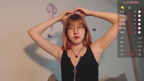 Snapshot of cherry_hazzze chatting on October 26, 2025, 6:25 pm Cheryl online show from October 26, 2025, 6:25 pm