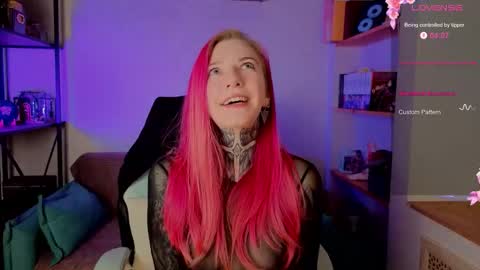 Snapshot of cherry_roxy chatting on October 4, 2025, 8:51 pm Roxy online show from October 4, 2025, 8:51 pm