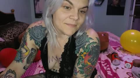 Snapshot of cherryb0mbb0mb chatting on December 7, 2024, 10:34 am CherryBombBomb online show from December 7, 2024, 10:34 am