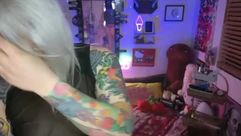 Snapshot of cherryb0mbb0mb chatting on January 4, 2025, 6:52 am CherryBombBomb online show from January 4, 2025, 6:52 am