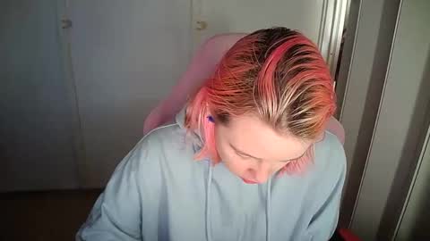 cherrybaby_0 online show from May 11, 2026, 10:21 am