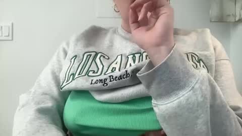 Snapshot of cherryjune chatting on January 31, 2025, 3:11 pm CherryJune online show from January 31, 2025, 3:11 pm