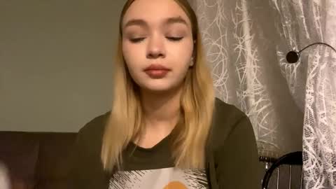 Snapshot of cherryleija chatting on December 16, 2025, 2:33 pm Lei online show from December 16, 2025, 2:33 pm