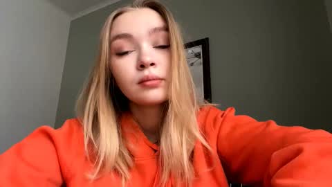 Snapshot of cherryleija chatting on December 18, 2025, 3:23 am Lei online show from December 18, 2025, 3:23 am