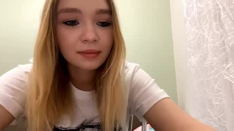 Snapshot of cherryleija chatting on December 23, 2025, 1:58 am Lei online show from December 23, 2025, 1:58 am