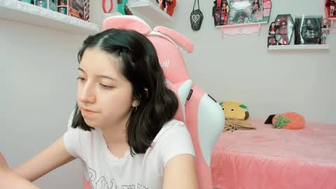 cherrycute666 online show from February 5, 2025, 10:01 pm