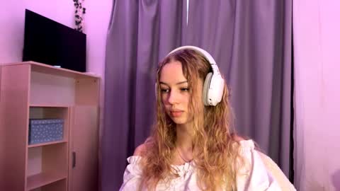 Snapshot of cherryrush951544 chatting on October 14, 2025, 5:08 am Evie online show from October 14, 2025, 5:08 am