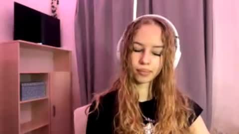 Snapshot of cherryrush951544 chatting on October 15, 2025, 5:18 am Evie online show from October 15, 2025, 5:18 am