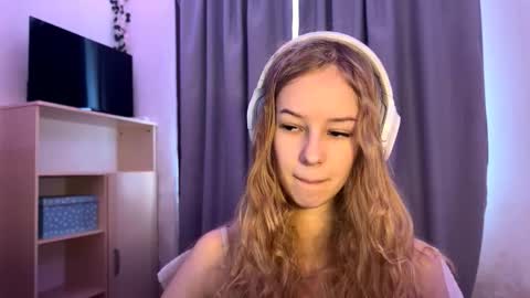 Snapshot of cherryrush951544 chatting on October 17, 2025, 9:23 am Evie online show from October 17, 2025, 9:23 am