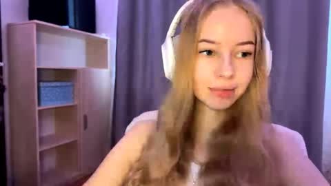 Snapshot of cherryrush951544 chatting on October 20, 2025, 9:43 am Evie online show from October 20, 2025, 9:43 am