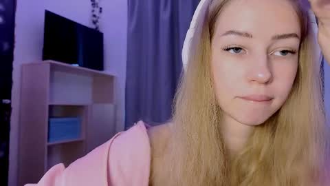 Snapshot of cherryrush951544 chatting on October 27, 2025, 9:24 am Evie online show from October 27, 2025, 9:24 am