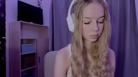 Snapshot of cherryrush951544 chatting on October 28, 2025, 4:05 am Evie online show from October 28, 2025, 4:05 am