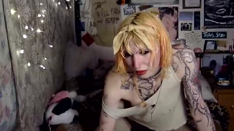 Snapshot of cherstrauberry chatting on February 24, 2026, 12:08 am cher strauberry online show from February 24, 2026, 12:08 am