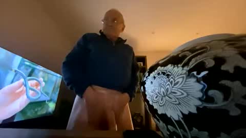 chesdave256249 online show from November 11, 2025, 5:02 pm