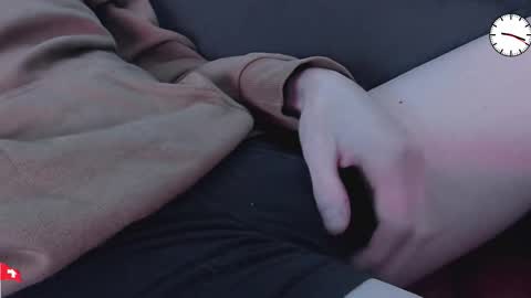 Snapshot of chezmonsieur_g chatting on October 12, 2025, 7:18 am Grey online show from October 12, 2025, 7:18 am