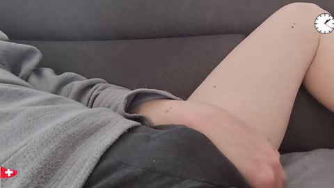 Snapshot of chezmonsieur_g chatting on November 27, 2025, 12:07 pm Grey online show from November 27, 2025, 12:07 pm