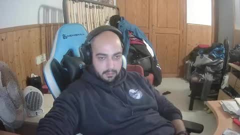 chicomallorca96 online show from December 31, 2024, 4:57 pm