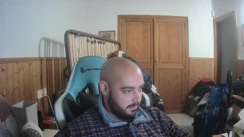 chicomallorca96 online show from February 5, 2025, 4:58 pm