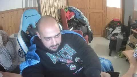 chicomallorca96 online show from February 20, 2025, 5:18 pm