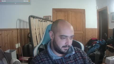 chicomallorca96 online show from March 12, 2025, 3:29 pm