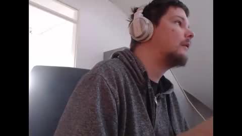 Snapshot of chillzonecam chatting on October 4, 2025, 10:35 am chillzonecam online show from October 4, 2025, 10:35 am