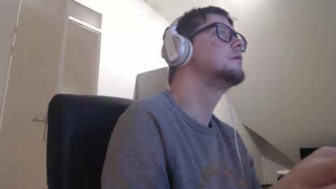 Snapshot of chillzonecam chatting on November 29, 2025, 7:39 pm chillzonecam online show from November 29, 2025, 7:39 pm