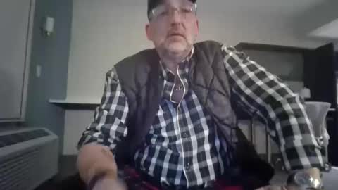 Snapshot of chippy70 chatting on February 17, 2026, 6:32 am chippy70 online show from February 17, 2026, 6:32 am