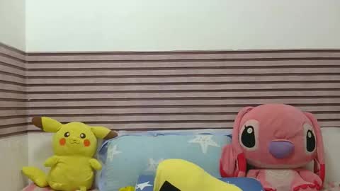 chixxx69335558 online show from April 17, 2026, 11:30 pm