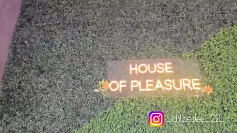 Chloe online show from October 18, 2025, 5:03 pm