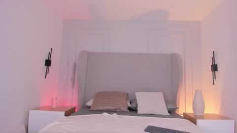 Chloe online show from November 17, 2025, 12:44 pm