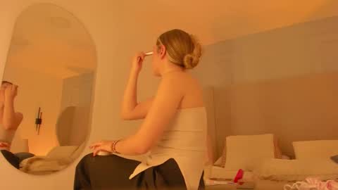 Chloe online show from March 21, 2026, 12:21 pm