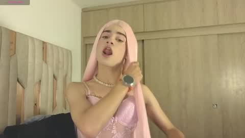 Snapshot of chloe_embeer69 chatting on April 15, 2026, 12:50 am Embeer online show from April 15, 2026, 12:50 am