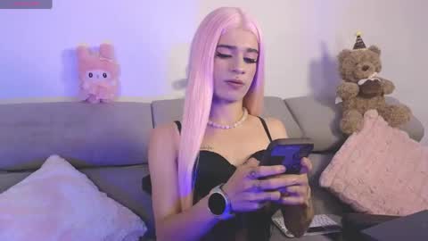 Snapshot of chloe_embeer69 chatting on April 18, 2026, 2:26 am Embeer online show from April 18, 2026, 2:26 am