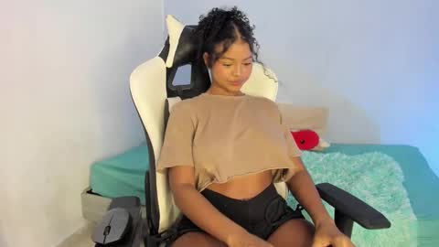 Snapshot of chloe_evans21 chatting on March 10, 2025, 7:50 pm chloe online show from March 10, 2025, 7:50 pm
