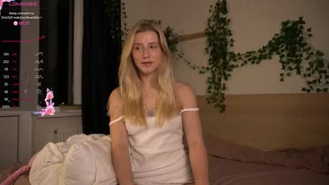 Snapshot of chloe_guidry chatting on October 26, 2025, 4:18 am Arianaa Mourrr online show from October 26, 2025, 4:18 am