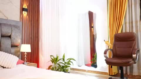 Chloe online show from April 14, 2026, 12:22 pm