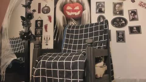 Snapshot of chloe_kisses chatting on October 31, 2025, 12:06 pm chloe_kisses online show from October 31, 2025, 12:06 pm