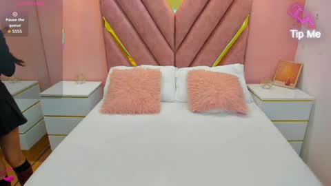 Chloe online show from April 17, 2026, 11:35 am