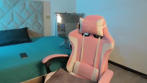 Chloe online show from February 13, 2026, 7:10 pm